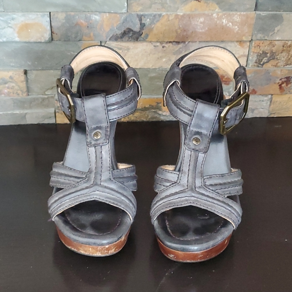 Frye sage trapunto sandals 🔥